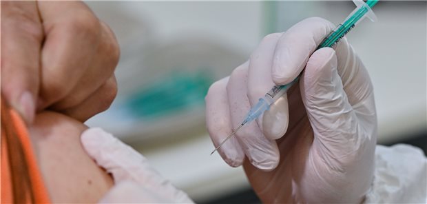 STIKO-Chef: Auffrischung des Corona-Impfschutzes wohl spätestens 2022 nötig Mehr als 30 Millionen Deutsche haben bislang ihr Corona-Erstimpfung erhalten. Doch schon bald könnte laut STIKO eine Auffrischung des Impfschutzes nötig werden.