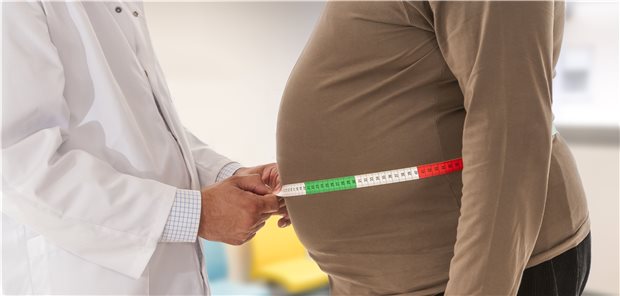 Adipositas-Therapie auf Kassenkosten ist auf dem Weg Mehr als die Hälfte der erwachsenen Bundesbürger ist übergewichtig bis adipös. Nun soll Adipositas in Deutschland als Krankheit anerkannt werden.