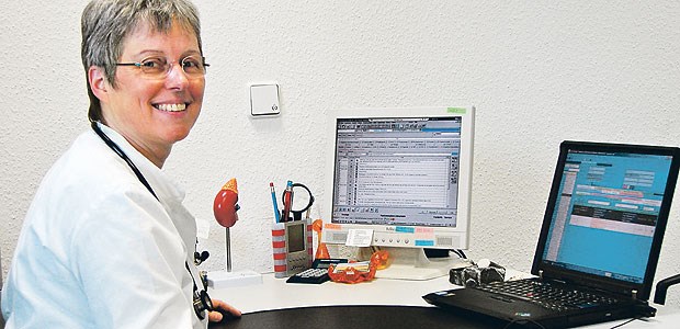 Virtuelle Visite im Pflegeheim - eine Erfolgsstory Mehr als eine netzfähige Software benötigt Hausärztin Irmgard Landgraf für ihre virtuelle Visite nicht.