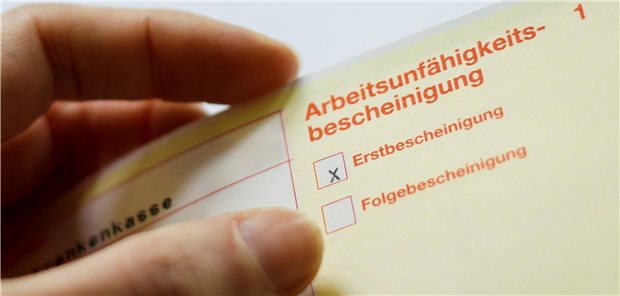 2021 weniger Krankschreibungen wegen Atemwegsinfekten Mehr als jeder zweite DAK-versicherte Arbeitnehmer legte 2021 überhaupt keine AU-Bescheinigung vor.