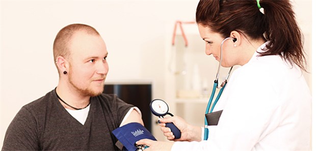 Check-up 35 künftig nur noch alle drei Jahre Mehr als nur Blutdruckmessen: Die Gesundheitsuntersuchung (Check-up 35) soll in Zukunft zielgenauer eingesetzt werden als bisher.