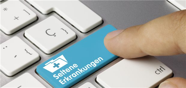 Tastatur mit der Taste „Seltene Erkrankungen“