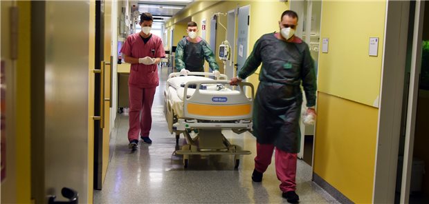 Gelb-rot-grüne Farbenlehre zur Krankenhauspolitik Mehrere Oppositionsfraktionen im Bundestag haben sich für eine Reform der Krankenhausfinanzierung ausgesprochen.