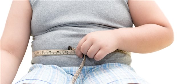 Mehrgewichtige Kinder: Unter anderem pränatales Rauchen und ein hoher BMI vor der Schwangerschaft wurden als Risikofaktoren für den atypischen BMI-Verlauf bei Kindern identifiziert. Mit Präventions- und Interventionsmaßnahmen könnte man gegensteuern.