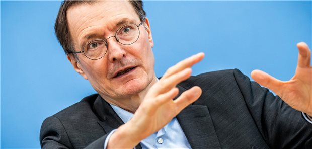 Mehrkosten für die Entbudgetierung der hausärztlichen Versorgung seien Investition in den Erhalt der Praxen, betont Bundesgesundheitsminister Karl Lauterbach. 