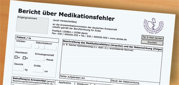 Ärzte zur Fehlermeldung aufgefordert Meldebogen der Arzneimittelkommission für Berichte über Medikationsfehler.