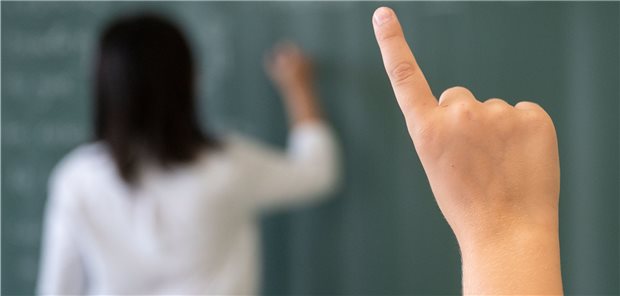 Stimmen aus Baden-Württemberg: Impfpflicht in Schulen und in der Pflege Meldung aus Baden-Württemberg: Landesgesundheitsminister Lucha wirbt für eine Impfpflicht in Pflegeheimen sowie in Schulen. Die Reaktionen fallen skeptisch aus.