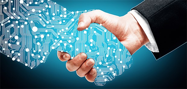 Was die Digitalisierung für Arztpraxen bedeutet Mensch und Maschine, Hand in Hand: KBV-Vorstand Kriedel bewertet die Möglichkeiten von Big Data als durchaus positiv, ohne alles Alterbrachte über den Haufen zu schmeißen.