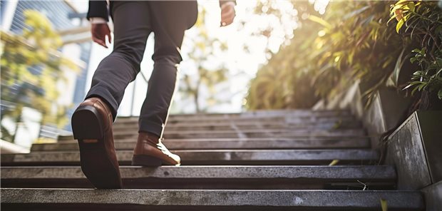 Menschen, die sich viel bewegen, können den Appetit viel besser regulieren als Menschen, die sich wenig bewegen.