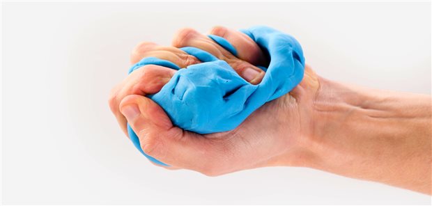 Menschen mit Fingerpolyarthrose profitieren von einer ergotherapeutischen Betreuung.