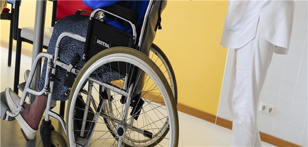 Klinik und AOK schnüren Versorgungspaket für Menschen mit Behinderungen Menschen mit geistigen Behinderungen oder schweren Mehrfachbehinderungen haben besondere Versorgungsbedürfnisse. Ein Anfang Oktober startender Qualitätsvertrag der AOK Rheinland-Hamburg adressiert dieses Problem.