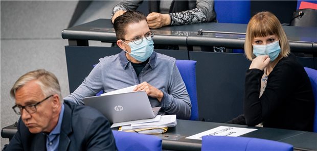Linke fordert Abgabe von Corona-Impfstoffen zum Herstellungspreis „Menschen nicht zweimal zur Kasse bitten“ – Linkenpolitikerin Petra Sitte (Mitte).