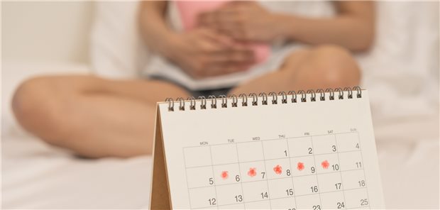 Menstruations-Beschwerden: Für eine Studie zum Einfluss der Corona-Impfung wurden sechs Zyklen von 9.600 Frauen ausgewertet.