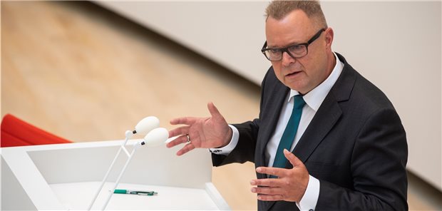 Brandenburgs Innenminister will Gesundheits-Dienstpflicht für junge Menschen Michael Stübgen (CDU), Innenminister von Brandenburg, fordert eine Dienstpflicht im Gesundheitswesen und Katastrophenschutz.