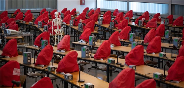 Mikroskopieren und Skelette angucken sind wichtig, Medizin aber ist viel mehr.