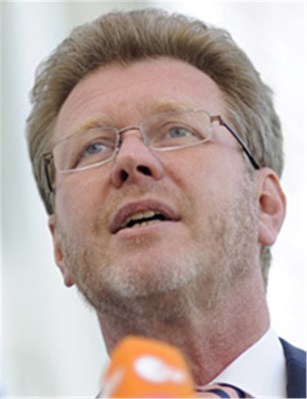 Bayern: Millionen für neue Ärzte Minister Huber: Praxisübernahme ankurbeln.
