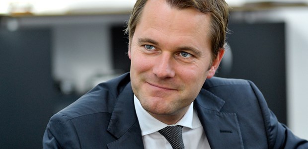 "Praxisgebühr - ein Ärgernis in den Praxen" Minister mit Lächeln: Für Daniel Bahr sind Beitragssatzsenkungen keine Alternative.