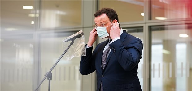 Lieferanten von Schutzmasken verklagen Gesundheitsministerium Minister mit der Maske: Kommen die BMG-Bestellungen seinem Ressort jetzt noch teurer zu stehen?