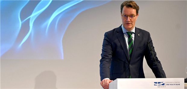 Wissenschaftler nehmen Zusammenhang von Umwelt und Gesundheit in den Blick Ministerpräsident Hendrik Wüst bei der Eröffnung des Reserach Center One Health Ruhr.