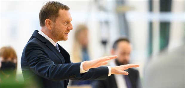 Sachsen steht vor hartem Lockdown Ministerpräsident Michael Kretschmer kündigt für Sachsen einen „harten und klaren Wellenbrecher“ gegen die Pandemie an.