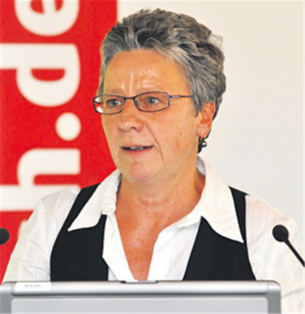 Schleswig-Holsteins KV-Chefin Kreuz hört auf "Mir fehlt die ärztliche Tätigkeit sehr - und ich wünsche mir, wieder ein geordnetes Privatleben führen zu können." Dr. Ingeborg Kreuz Vorstandschefin KV Schleswig-Holstein