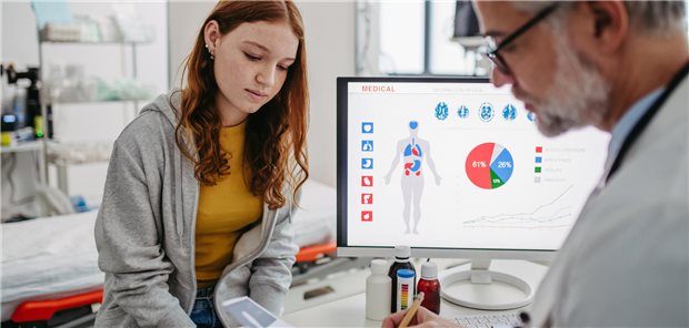 Junges Mädchen beim Arzt