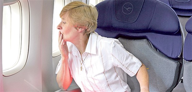 Das sollten Lungenkranke auf Reisen beachten Mit COPD im Flieger: Der Sauerstoffdruck im Blut ist ein wichtiger Parameter für die Flugtauglichkeit.