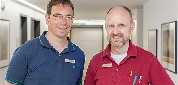 Von der Anstellung in die Selbstständigkeit Mit Dr. Frank Witt (l.) fand Dr. Thomas Riedel einen Partner für seine strahlentherapeutische Praxis.
