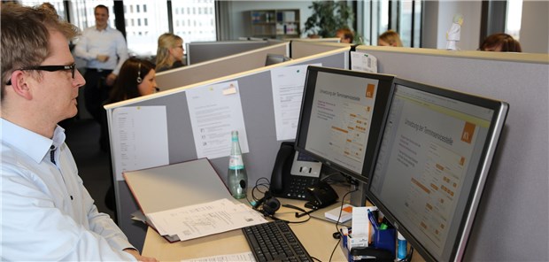 KVen reformieren Patientensteuerung Mit Hilfe der Software SmED sollen KV-Mitarbeiter (im Bild KV Hessen) unter der Nummer 116117 Anrufer in die richtige Versorgungsform lenken.