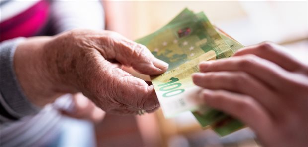 Krankenkassen: „Organisierter Betrug“ in der Pflege während der Pandemie 100-Euro-Banknoten