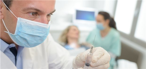 Mit Spritzen kennen sich die Zahnärzte auf jeden Fall gut aus.