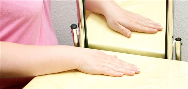 Mit Übungen vor einem Spiegel lassen sich Schmerzen oder Phantom-Empfindungen reduzieren.