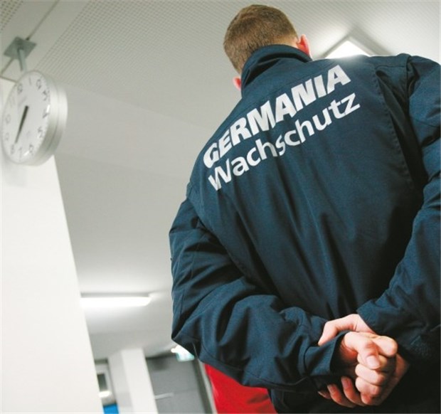 Kliniken setzen immer öfter Sicherheitsdienste ein Mit breiten Schultern vor dem Eingang: Mehrere Krankenhäuser erwägen einen Sicherheitsdienst vor allem in der Notfallaufnahme.