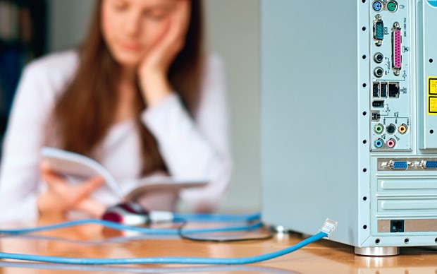 Mit dem Anschließen und Installieren der neuen Terminals lassen sowohl Software- als auch Lesegerät-Hersteller Praxisteams nicht allein.