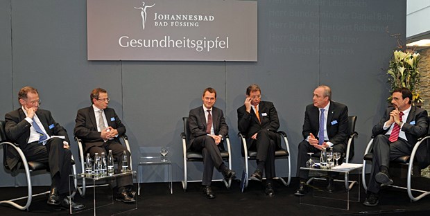 Deutschland braucht die gesunden Alten Mit dem Versorgungsgesetz Weichen gestellt: Bundesgesundheitsminister Daniel Bahr (mitte) auf dem Gesundheitsgipfel in Bad Füssing.