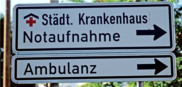 Mit der Krankenhausreform sollen die Möglichkeiten der Kliniken gestärkt werden, ambulant zu behandeln. An den geplanten Tagesbehandlungen zu stationären Preisen entzündet sich allerdings Kritik.