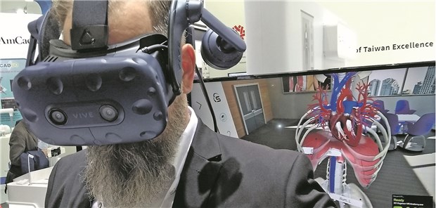 Virtuelle Realität sorgt für Anatomie im neuen Format Mit der VR-Brille von HTC hat der Träger Zugang zu einer Bibliothek mit virtuellen 3D-Organen.