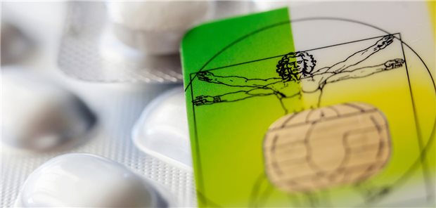 E-Rezept via Chipkarte: DocMorris legt Beschwerde bei EU ein Mit der Versichertenkarte können in den Vor-Ort-Apotheken theoretisch seit 1. Juli E-Rezepte eingelöst werden. Das schmeckt Online-Apotheken gar nicht.