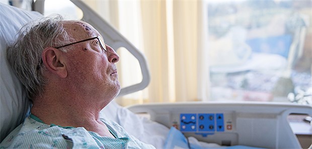 Mit der richtigen Sedierung kann einem Patienten mit Tumorschmerzen in der Endphase meist geholfen werden.