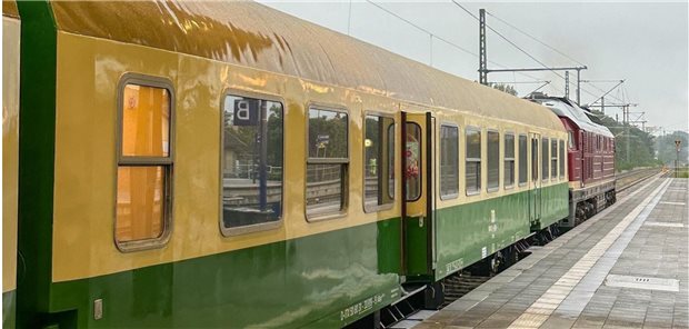 Asklepios wirbt mit Oldtimerzug um Pflegekräfte Mit diesem Oldtimerzug machten sich Mitarbeiter von Asklepios auf dem Weg, um neue Kollegen anzuwerben.