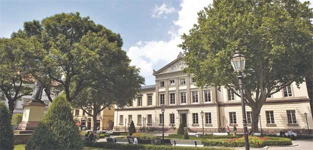 Hunger nach Bildung Mit einem Festakt in der Aula am Wilhelmsplatz feiert die Universität Göttingen am Montag den 70. Jahrestag ihrer Wiedereröffnung im September 1945.
