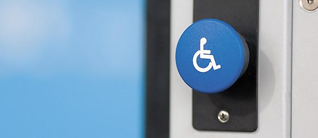 Barrierefreiheit - Traum oder Wirklichkeit? Mit einem behindertengerechten Aufzug können Praxen bei Patienten im Rollstuhl punkten. Er erleichtert den Zugang zur Praxis.