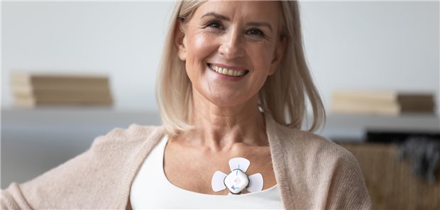 Sensor statt Manschette: Neue Ansätze zum Blutdruck-Monitoring kleiner Sensor auf der Brust