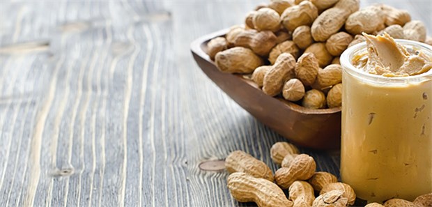 Mit einer oralen Therapie gelang es Forschern, bei allergischen Patienten die Reaktionsschwelle auf Erdnüsse deutlich zu senken.