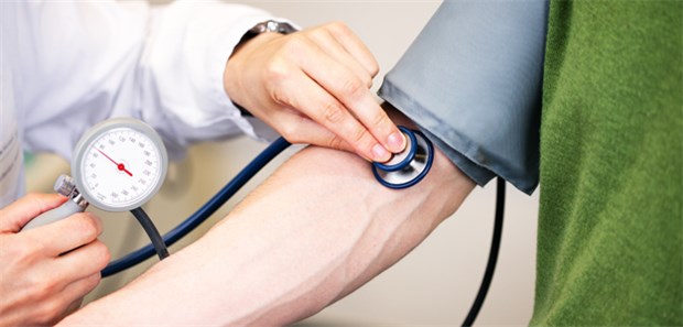 Einfache Blutdruckmessung hat ihre Tücken Mit einer zweiten Blutdruckmessung wurden bei 36 Prozent der Patienten mit zunächst zu hohen Werten normale Drücke festgestellt.