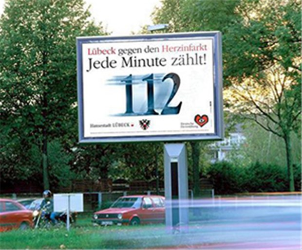 Bündnis gegen Herzinfarkt startet in Lübeck Mit großen Plakaten will ein Aktionsbündnis in Lübeck die Bevölkerung zu schnellem Handeln bei Vedacht auf Herzinfarkt animieren.