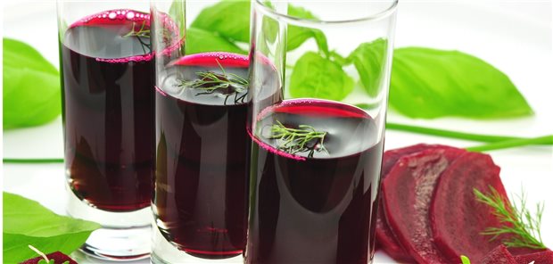 Steigert nitratreicher Rote-Bete-Saft bei COPD-Patienten den Effekt einer Reha? Mit nitratreichem Rote-Bete-Saft hatte sich nach acht Wochen Reha die zurückgelegte Wegstrecke in der Interventionsgruppe um 60 Meter verbessert, in der Kontrollgruppe um 30.