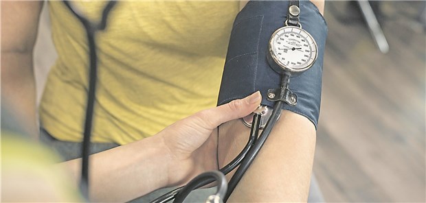 Mit regelmäßigen Blutdruckkontrollen lässt sich bei Patienten mit ischämischer Kardiomyopathie möglicherweise die beste Prognose erzielen.