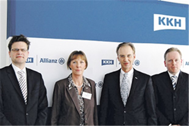 Mit vereinten Kräften gegen Betrug im Gesundheitswesen (v.l.n.r.): KVN-Chef Mark Barjenbruch, Dina Michels und Ingo Kailuweit von der KKH-Allianz sowie Staatsanwalt André Schmidt.