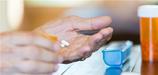 Absetzen von Herzmedikamenten bei begrenzter Lebenserwartung? Mit zunehmendem Alter des Patienten kann das Nutzen-Risiko-Verhältnis einer kardiovaskulären Medikation ungünstiger werden.